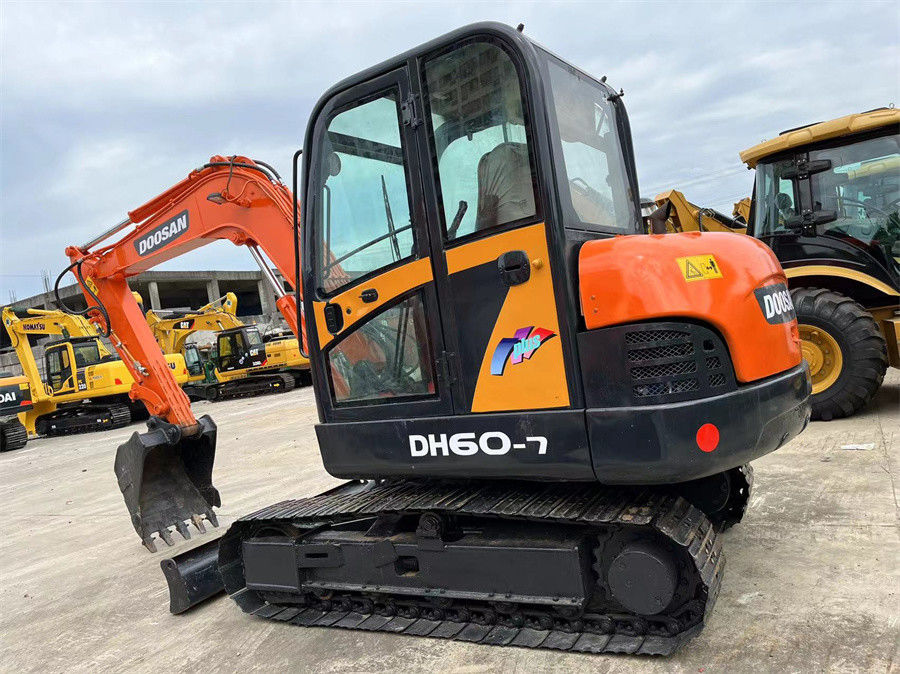 Piccolo escavatore Doosan DH60 Mini Crawler Digger Corea Marca 6ton