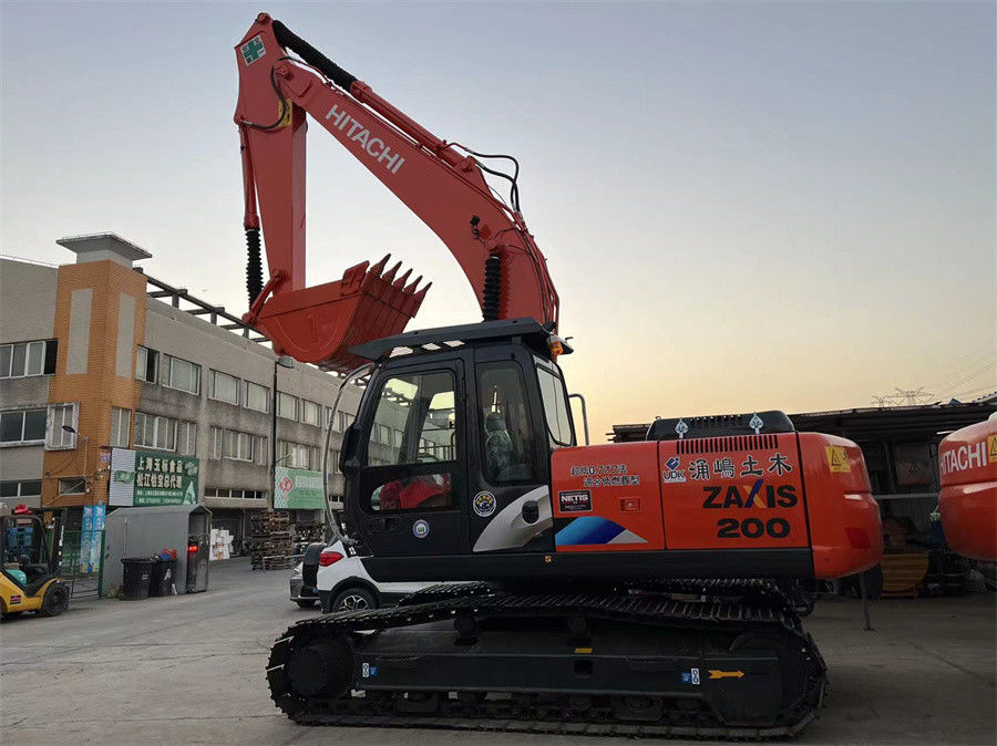 Usato Giappone 2021anno Hitachi ZX200 escavatore in ottimo stato colore rosso