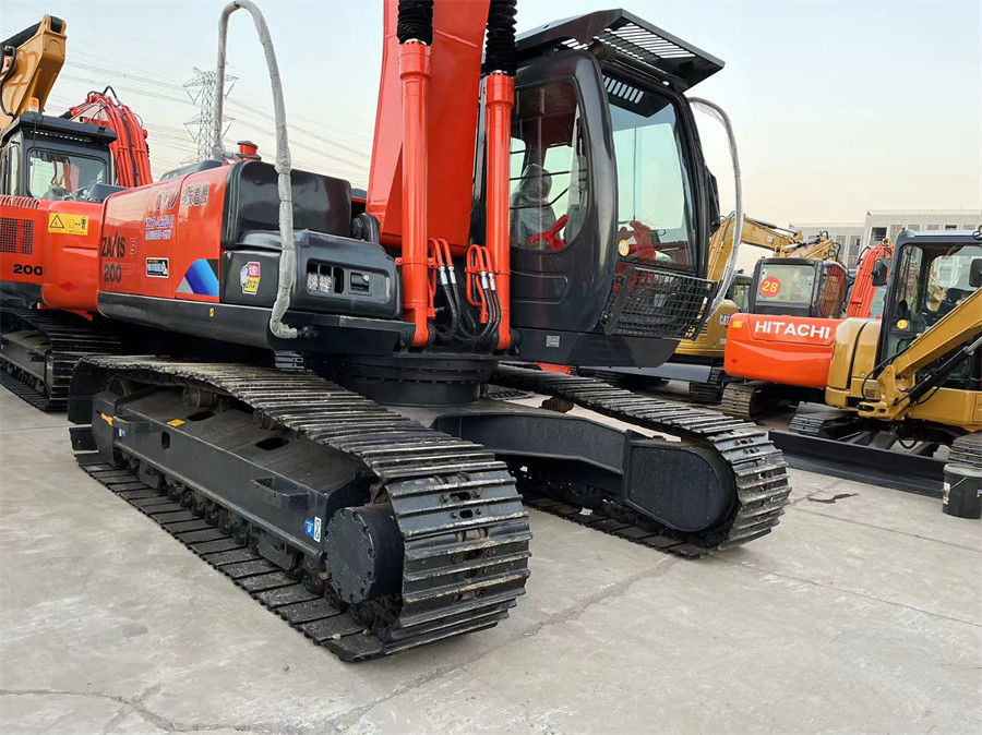 Usato Giappone 2021anno Hitachi ZX200 escavatore in ottimo stato colore rosso