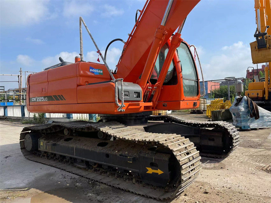 Escavatore usato Doosan DX225 Made in Korea Buone condizioni basso consumo di carburante