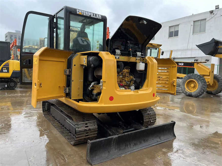Piccolo escavatore CAT 305.5E2 Escavatore idraulico usato Peso 5 tonnellate con lama