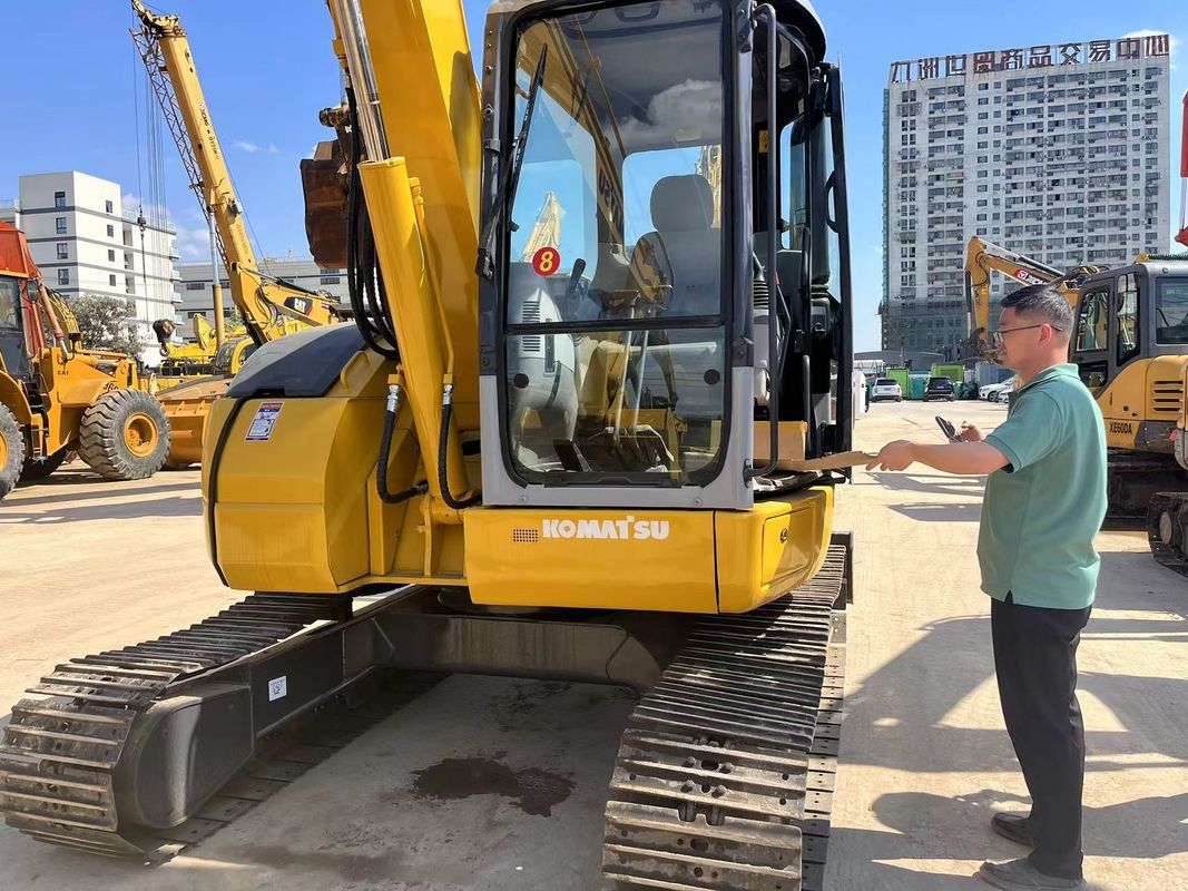 Miniescavatore Komatsu PC78US-6 da 8 tonnellate con una capacità di 0,34 m3