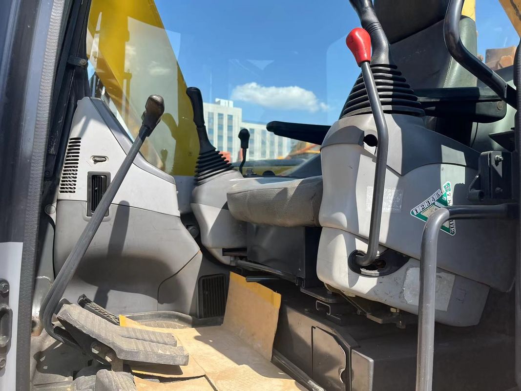 Miniescavatore Komatsu PC78US-6 da 8 tonnellate con una capacità di 0,34 m3