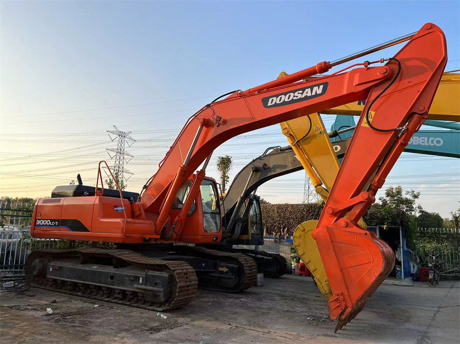 Escavatore medio Doosan DH300 usato da 30 tonnellate