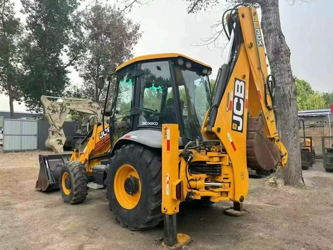 Escavatore JCB 3CX usato con secchio diviso