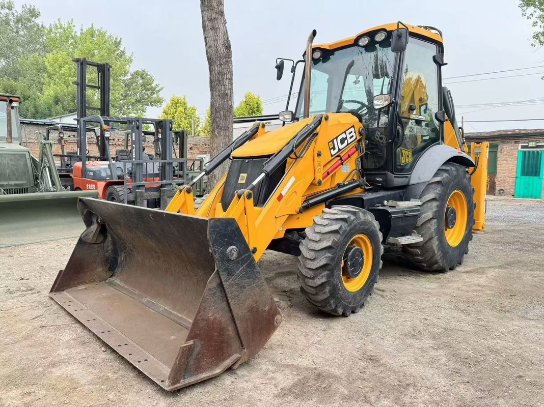 Escavatore JCB 3CX usato con secchio diviso