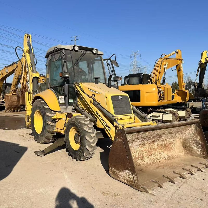 Colore originale New Holland LB85 retroescalatore a quattro ruote in buone condizioni
