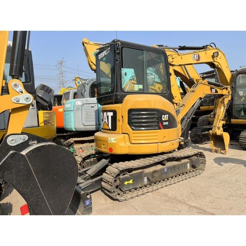 Escavatori di piccole dimensioni CAT 303E usati per piccoli cantieri e spazi ristretti