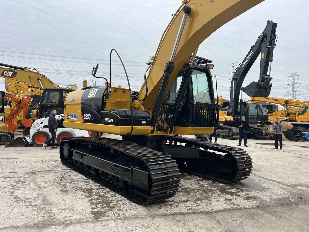 Escavatori a trasloco CAT 323DL usati per la costruzione