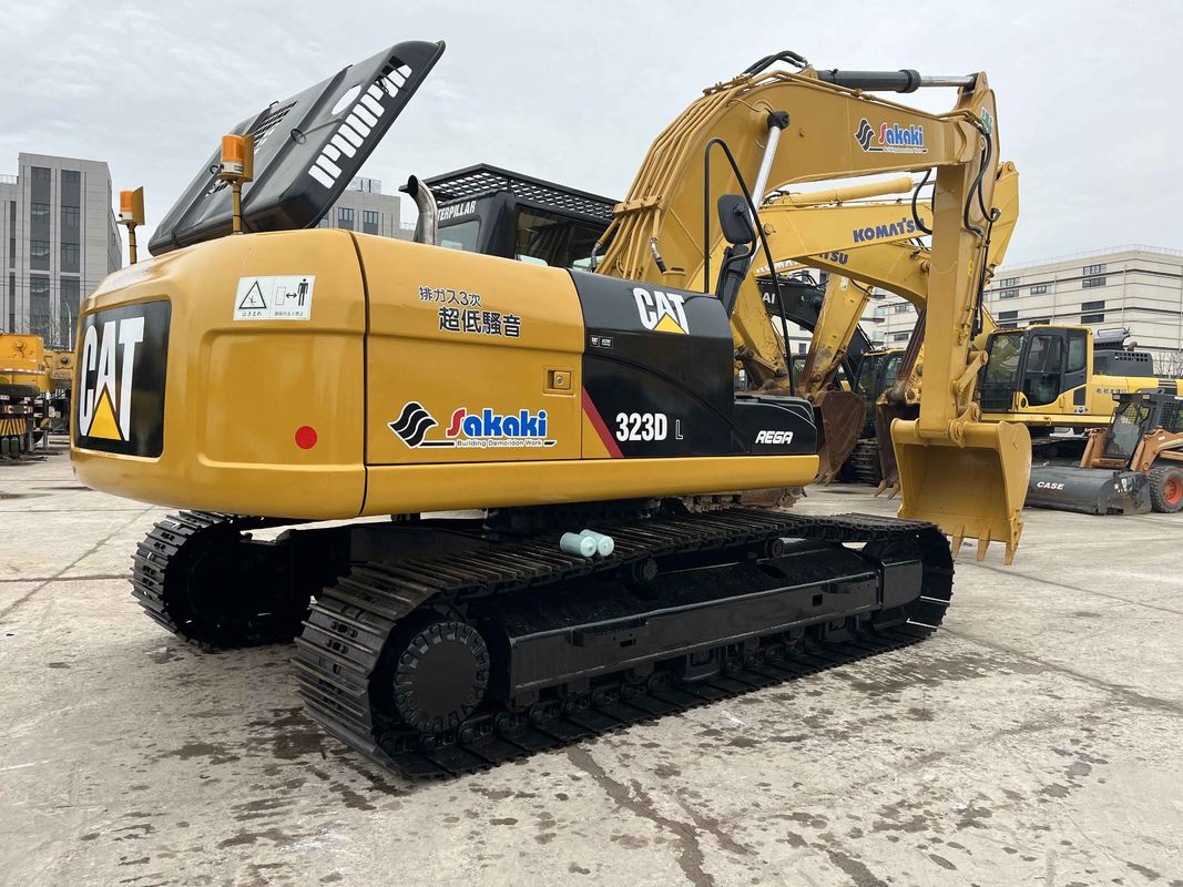 Escavatori a trasloco CAT 323DL usati per la costruzione