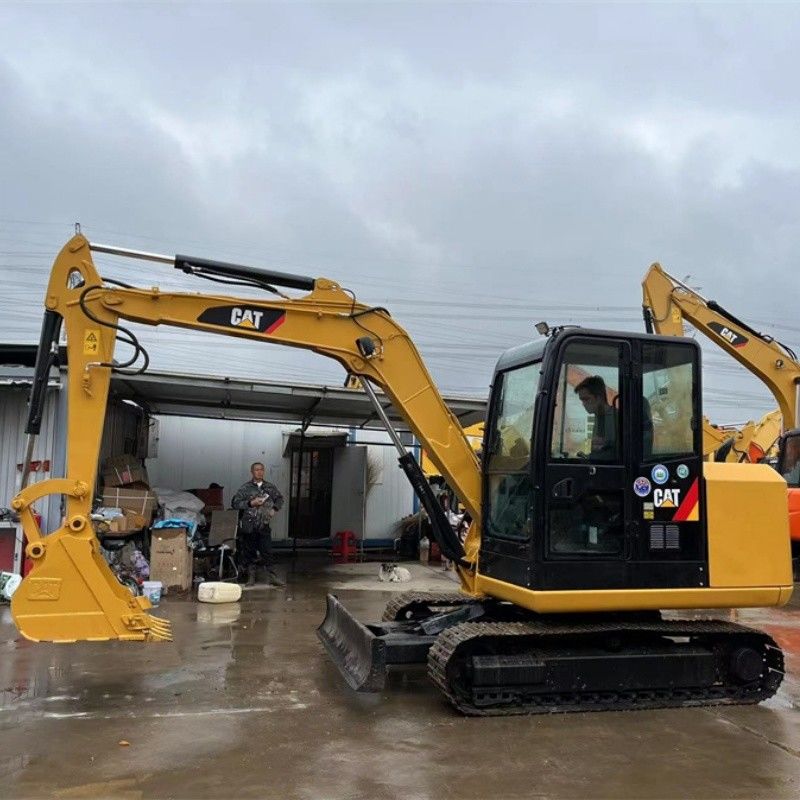 Piccolo escavatore da 5 tonnellate CAT 305.5E2 con motore diesel C2.4 di dimensioni compatte