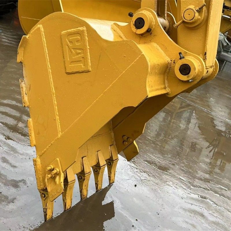 Piccolo escavatore da 5 tonnellate CAT 305.5E2 con motore diesel C2.4 di dimensioni compatte