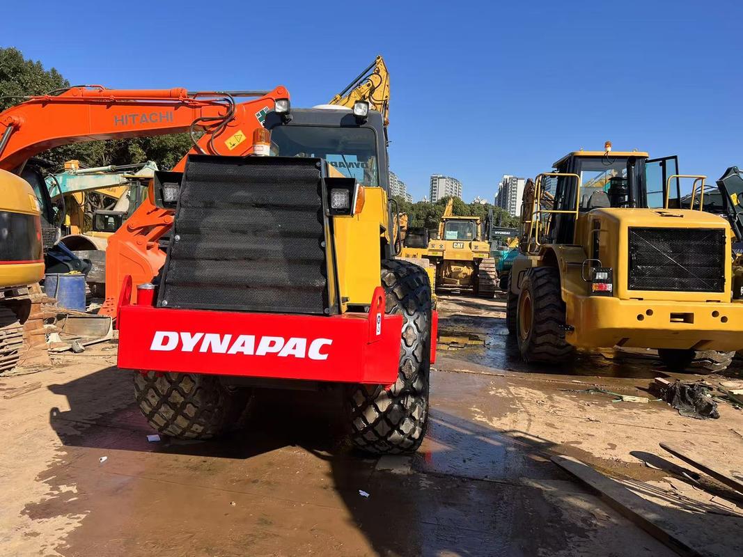 Rullo compattatore stradale Dynapac CA30D usato Dynapac CA30D Rullo vibrante a tamburo singolo