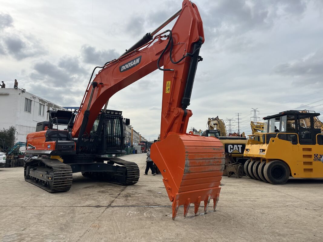 Used Doosan DX340LC-9C Hydraulic Excavator with 184 KW Engine Power and 1.5 m³ Bucket Capacity for Earthmoving