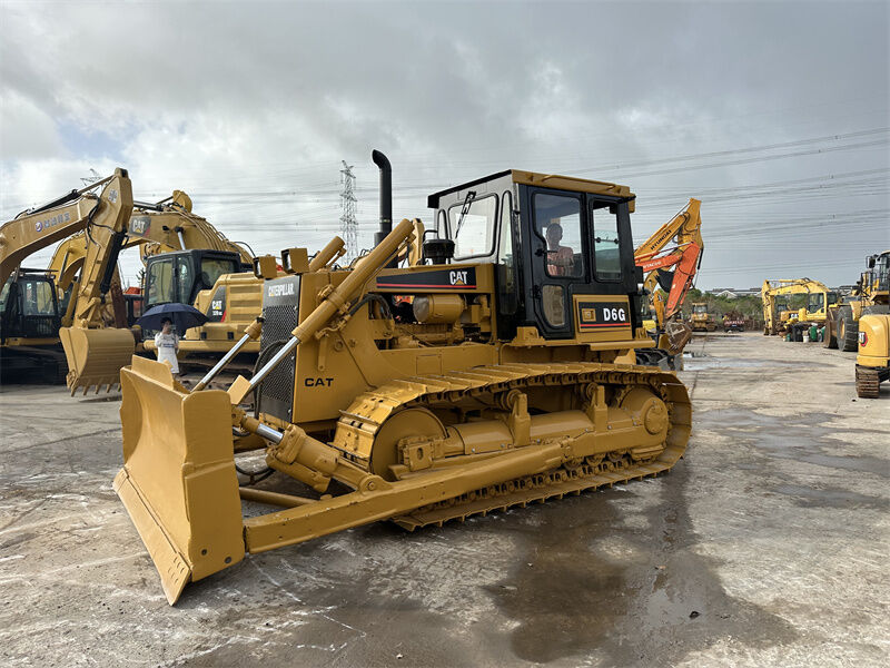 Bulldozer usato Caterpillar D7G Tipo pista Potente motore a combustibile Medio ideal per il livellamento del terreno Costruzzione stradale e bonifica del sito