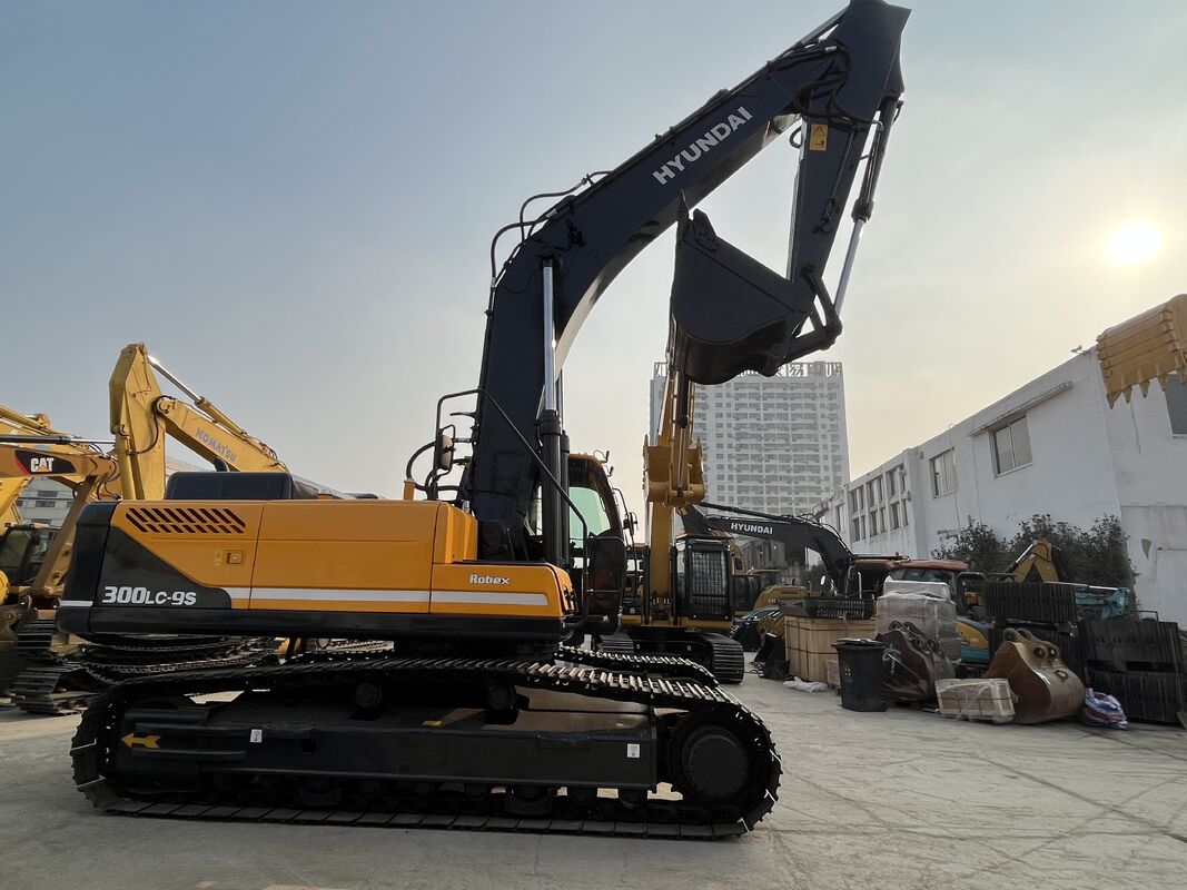 Usato Hyundai Excavator 300LC-9 Heavy Duty Machine Potenza elevata Motore resistente Funzionamento stabile Perfetto per impegnativi compiti di movimentazione della terra