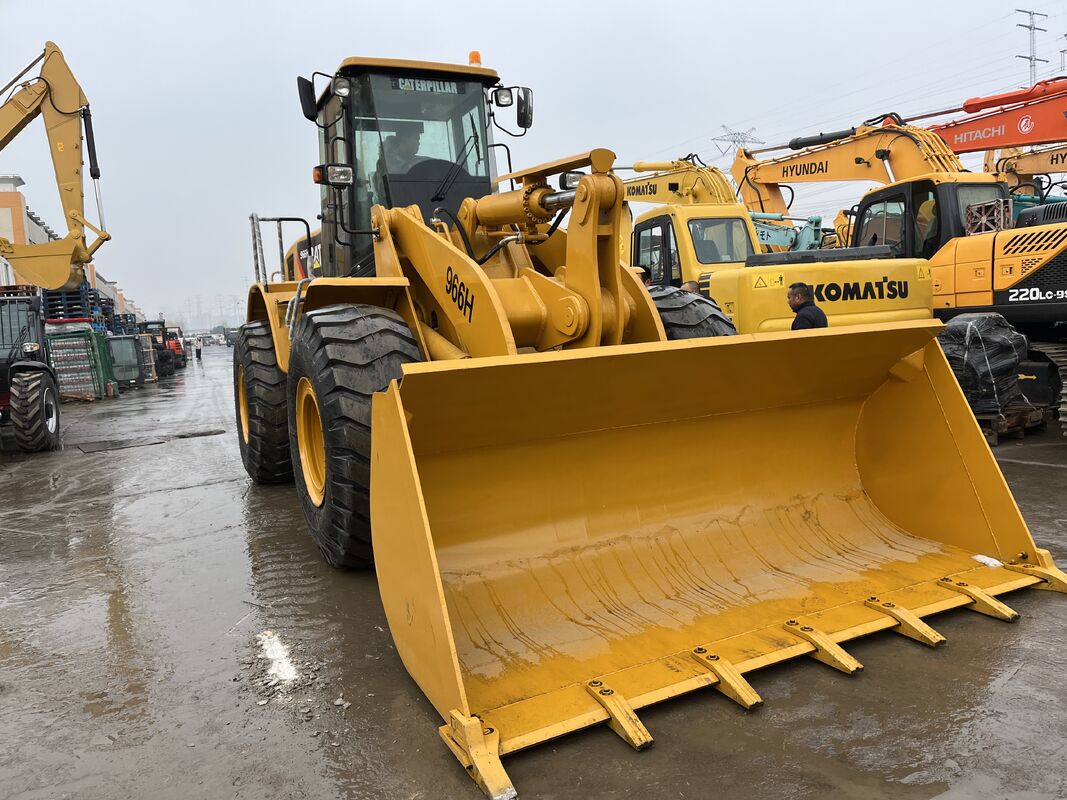 Caricatore gommato CAT 966H usato con elevata forza di strappo e robusto gruppo motopropulsore che offre prestazioni in ambienti industriali difficili