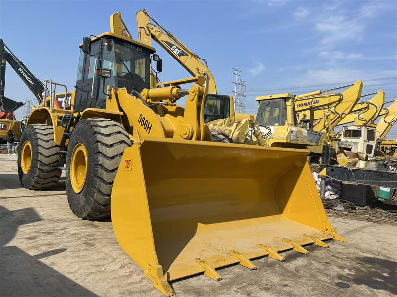Paleatrice gommata CAT 966H usata con motore Weichai, peso operativo di 23698 kg e capacità benna di 4,0 m3