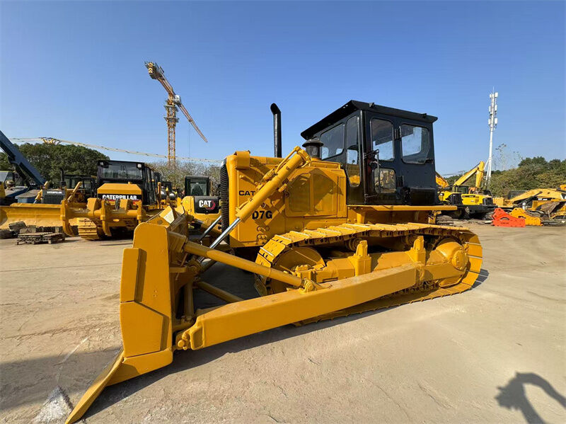 Bulldozer originale usato CAT D7G con motore 3306, peso operativo di 20230 kg e lama a inclinazione dritta